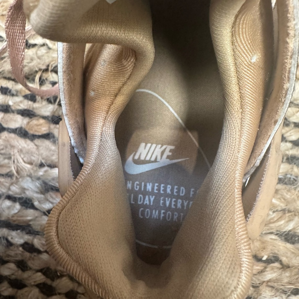 Nike Women's Sneakers in Rose Gold and Beige Nike huarache - Picture 7 of 9